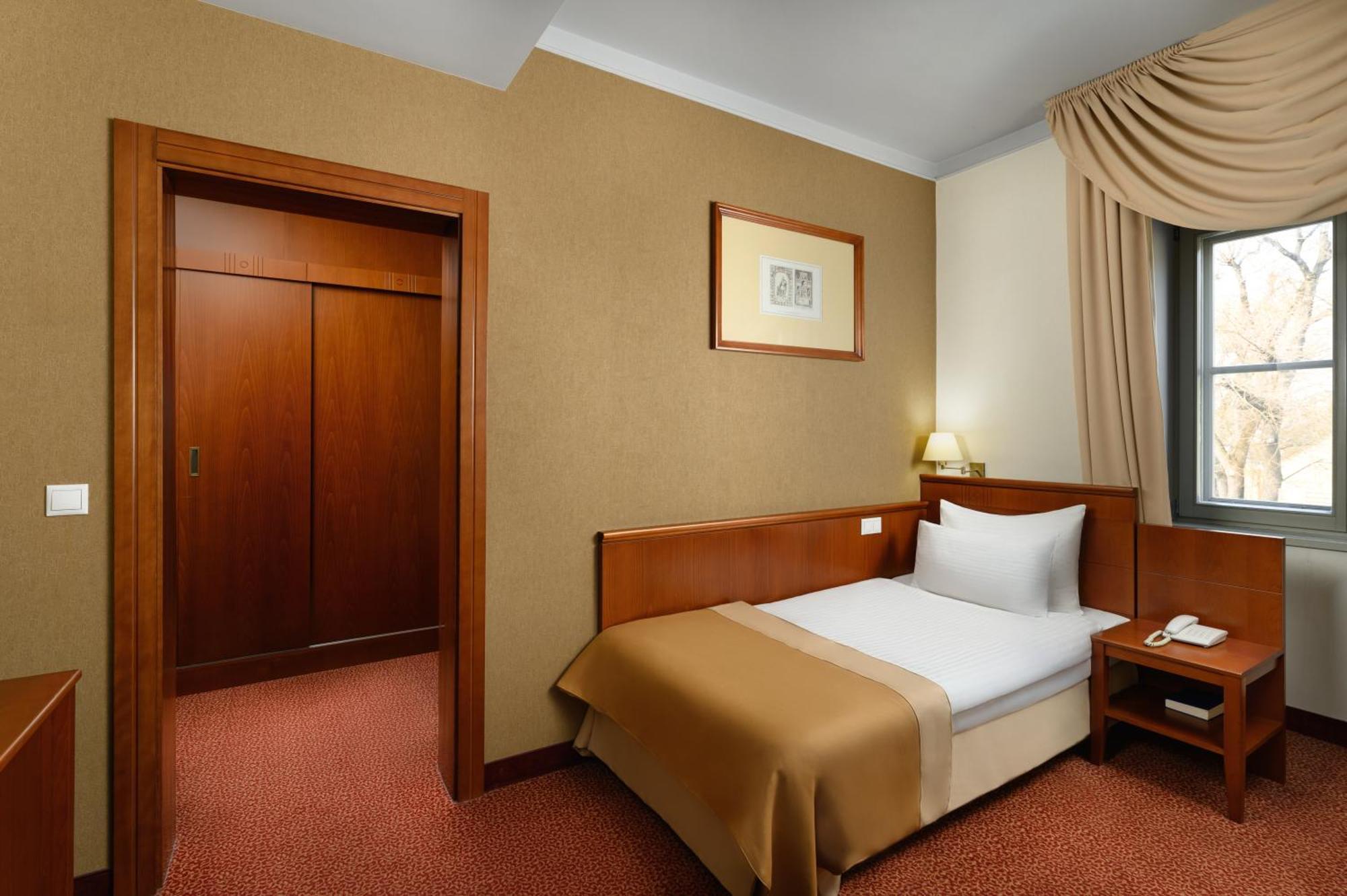 Mercure Szekesfehervar Magyar Kiraly Exteriör bild