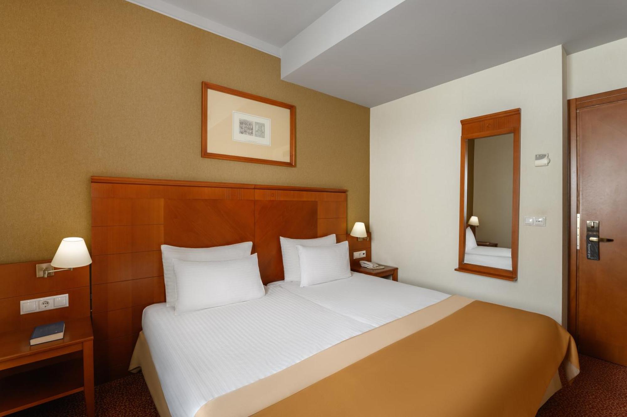 Mercure Szekesfehervar Magyar Kiraly Exteriör bild