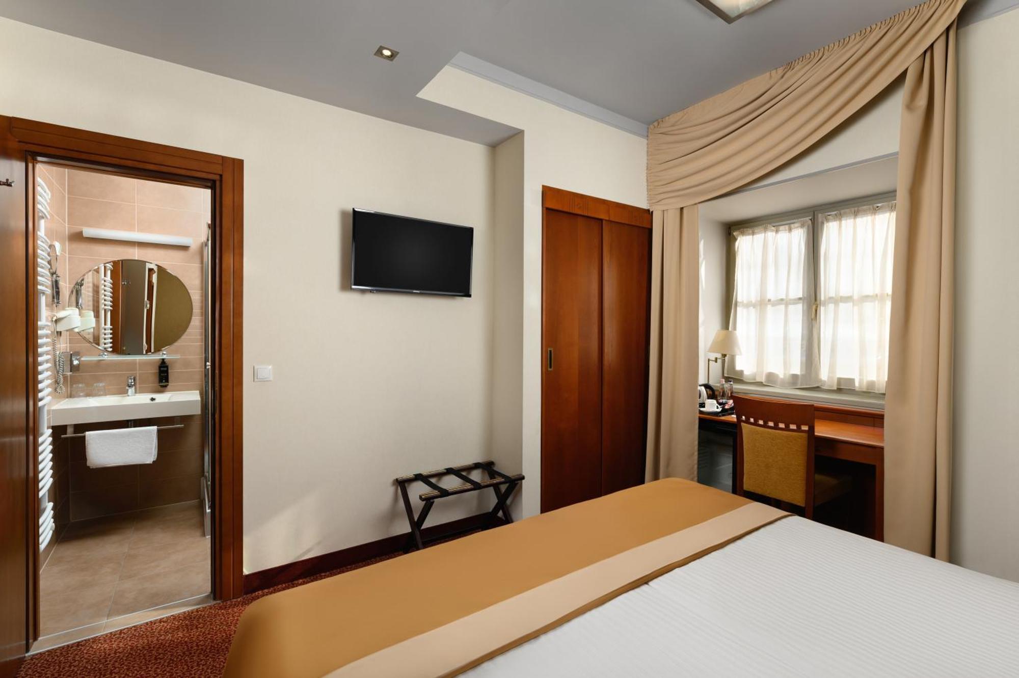 Mercure Szekesfehervar Magyar Kiraly Exteriör bild