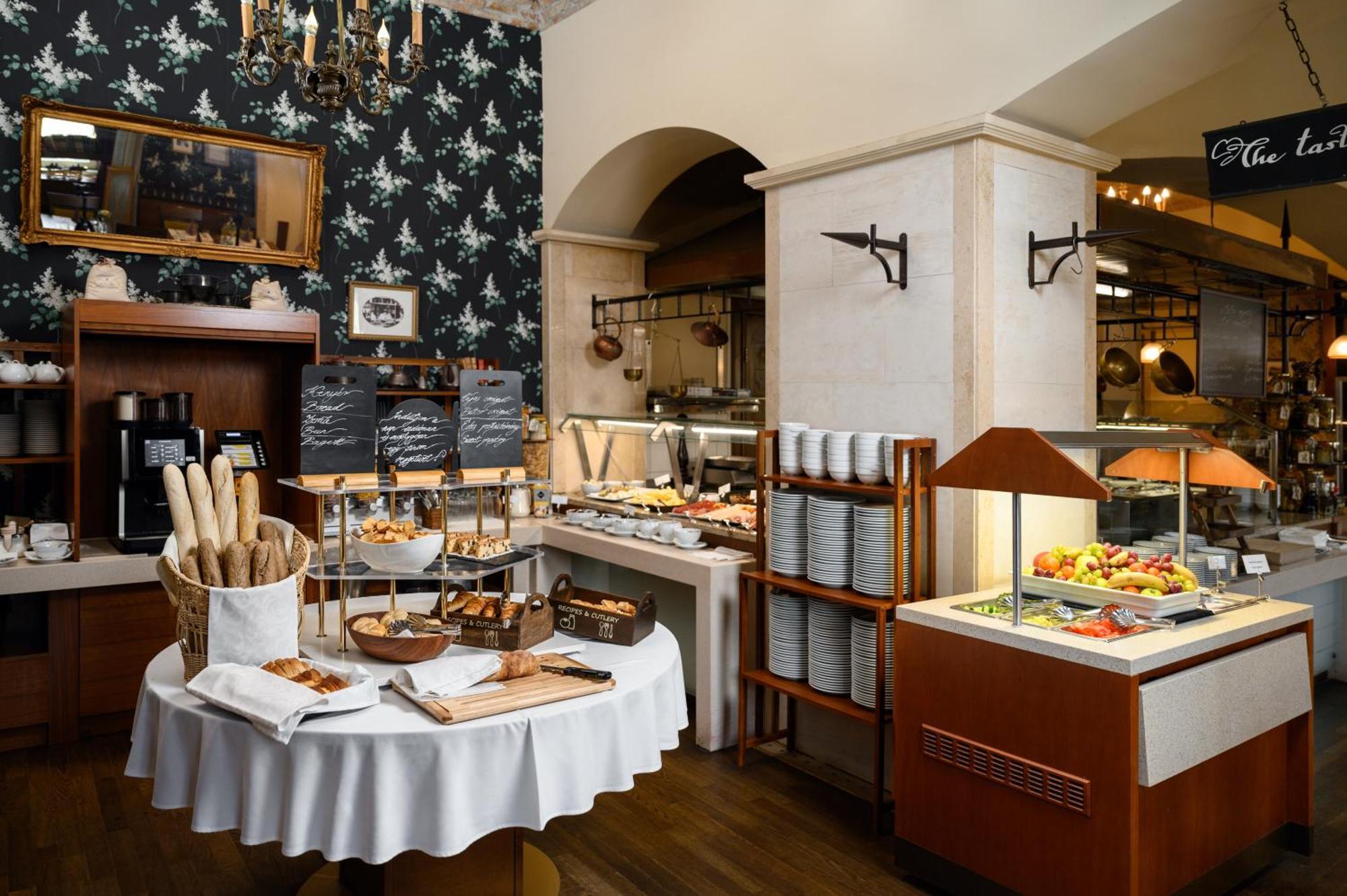Mercure Szekesfehervar Magyar Kiraly Exteriör bild