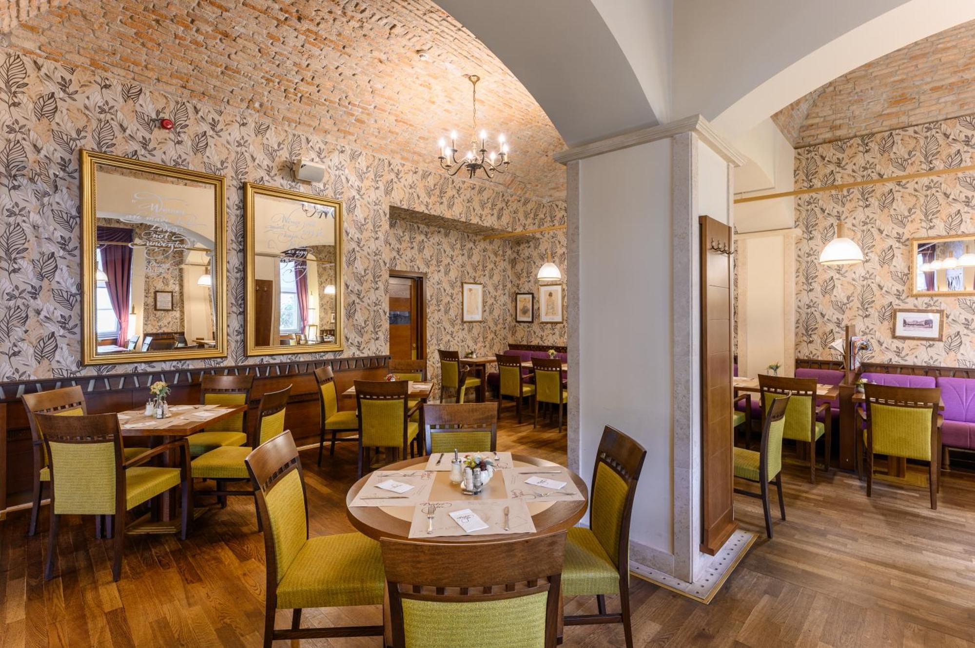 Mercure Szekesfehervar Magyar Kiraly Exteriör bild