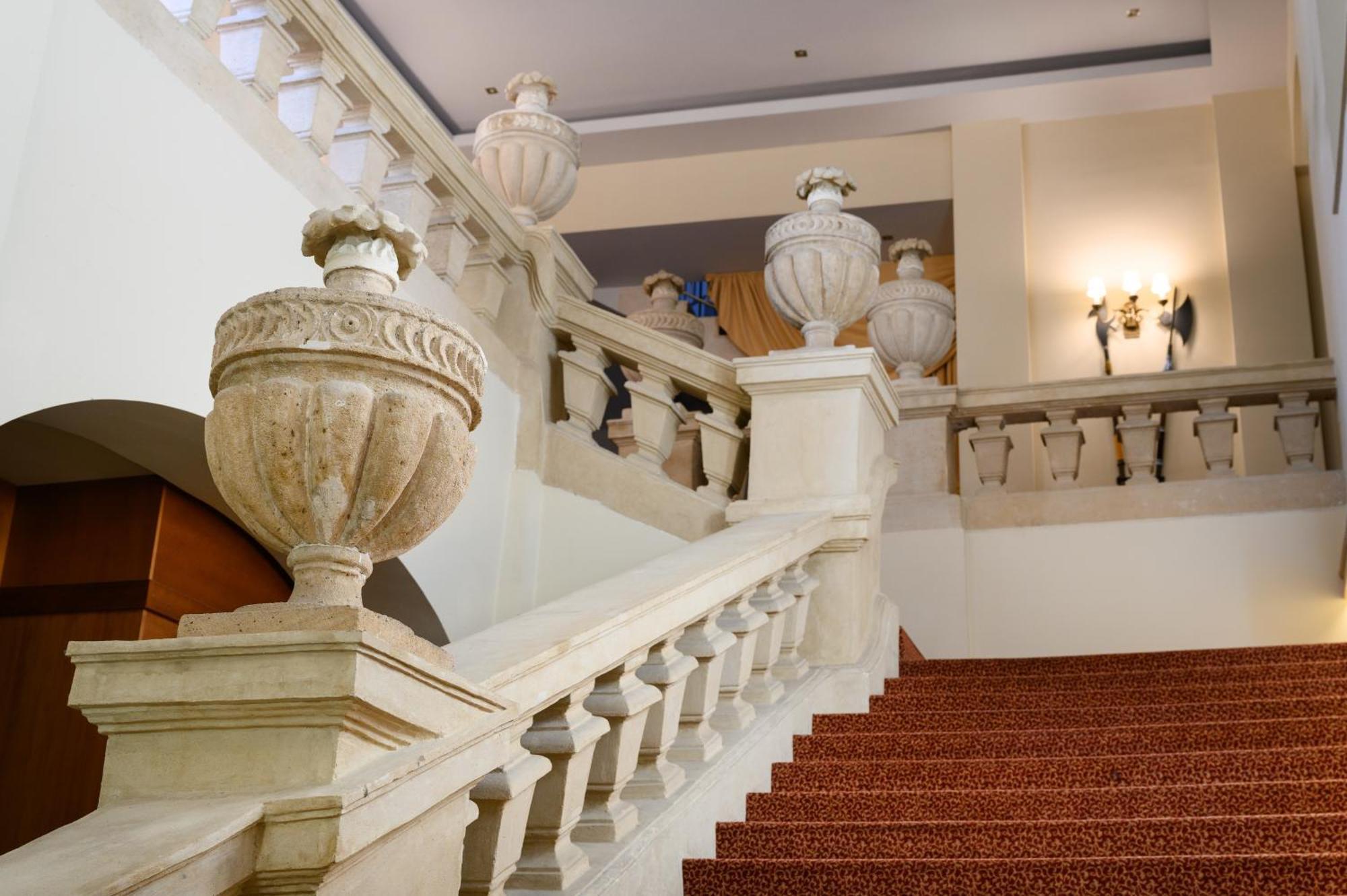 Mercure Szekesfehervar Magyar Kiraly Exteriör bild