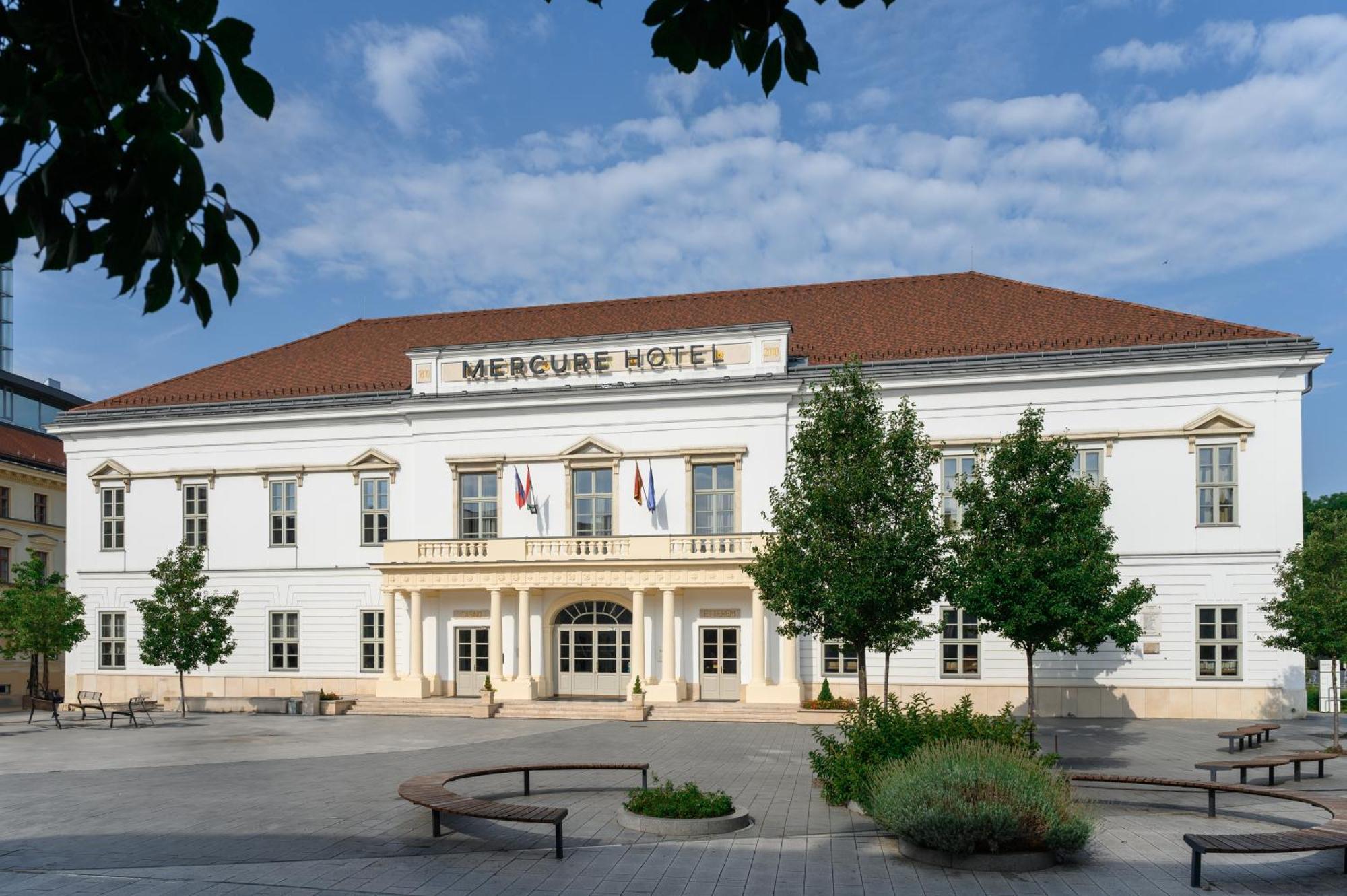Mercure Szekesfehervar Magyar Kiraly Exteriör bild