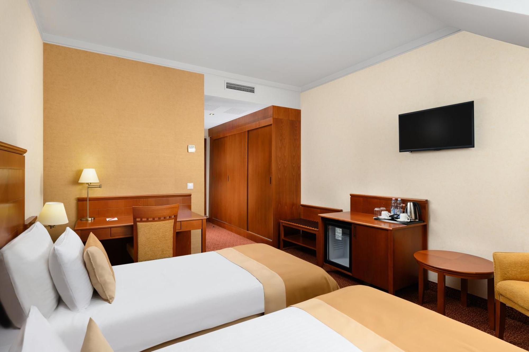 Mercure Szekesfehervar Magyar Kiraly Exteriör bild