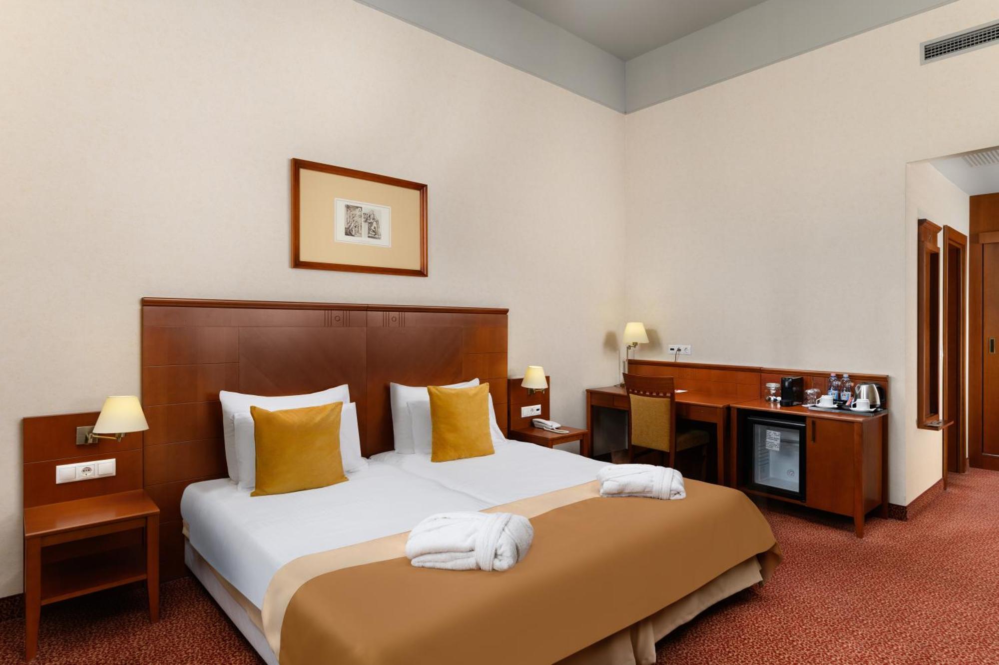 Mercure Szekesfehervar Magyar Kiraly Exteriör bild