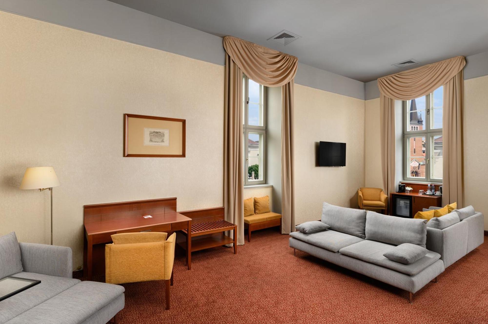 Mercure Szekesfehervar Magyar Kiraly Exteriör bild