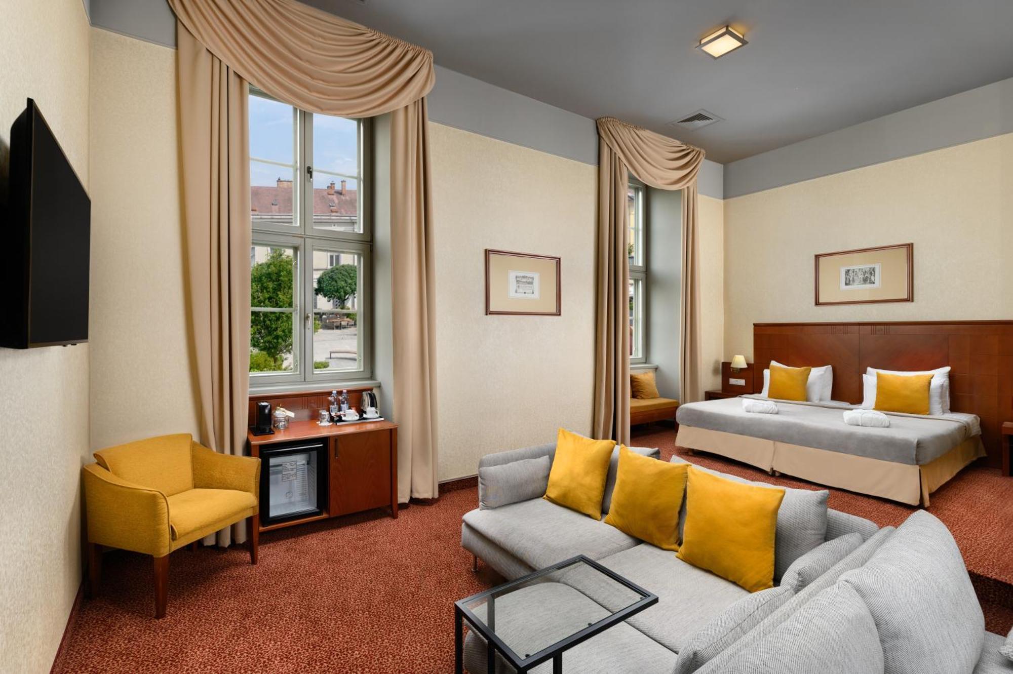Mercure Szekesfehervar Magyar Kiraly Exteriör bild
