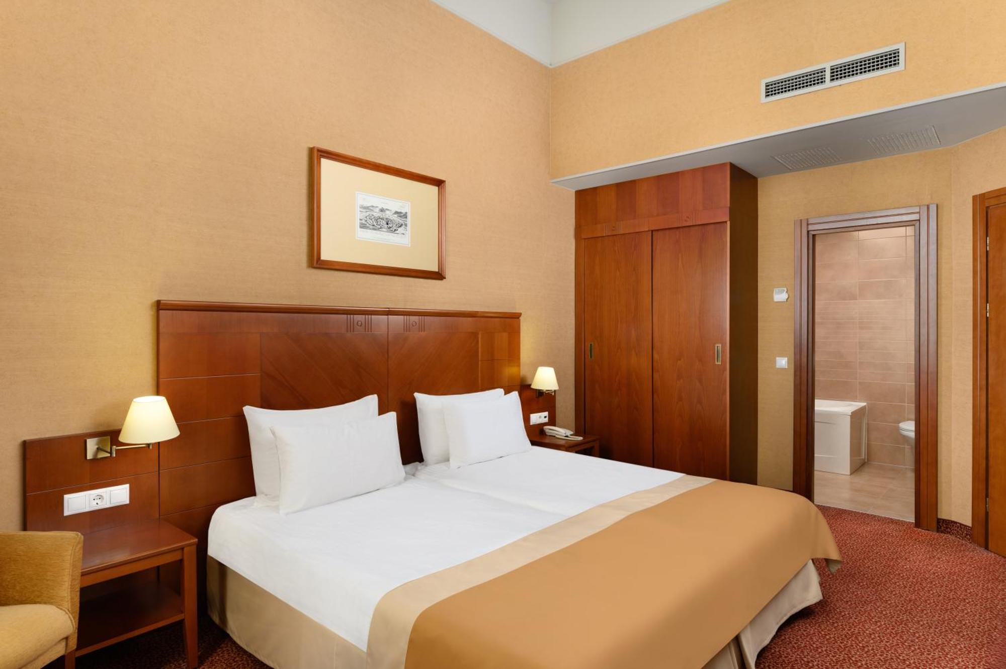Mercure Szekesfehervar Magyar Kiraly Exteriör bild