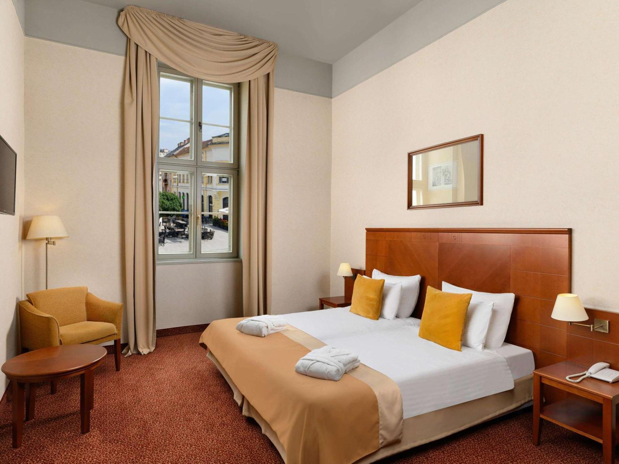 Mercure Szekesfehervar Magyar Kiraly Exteriör bild