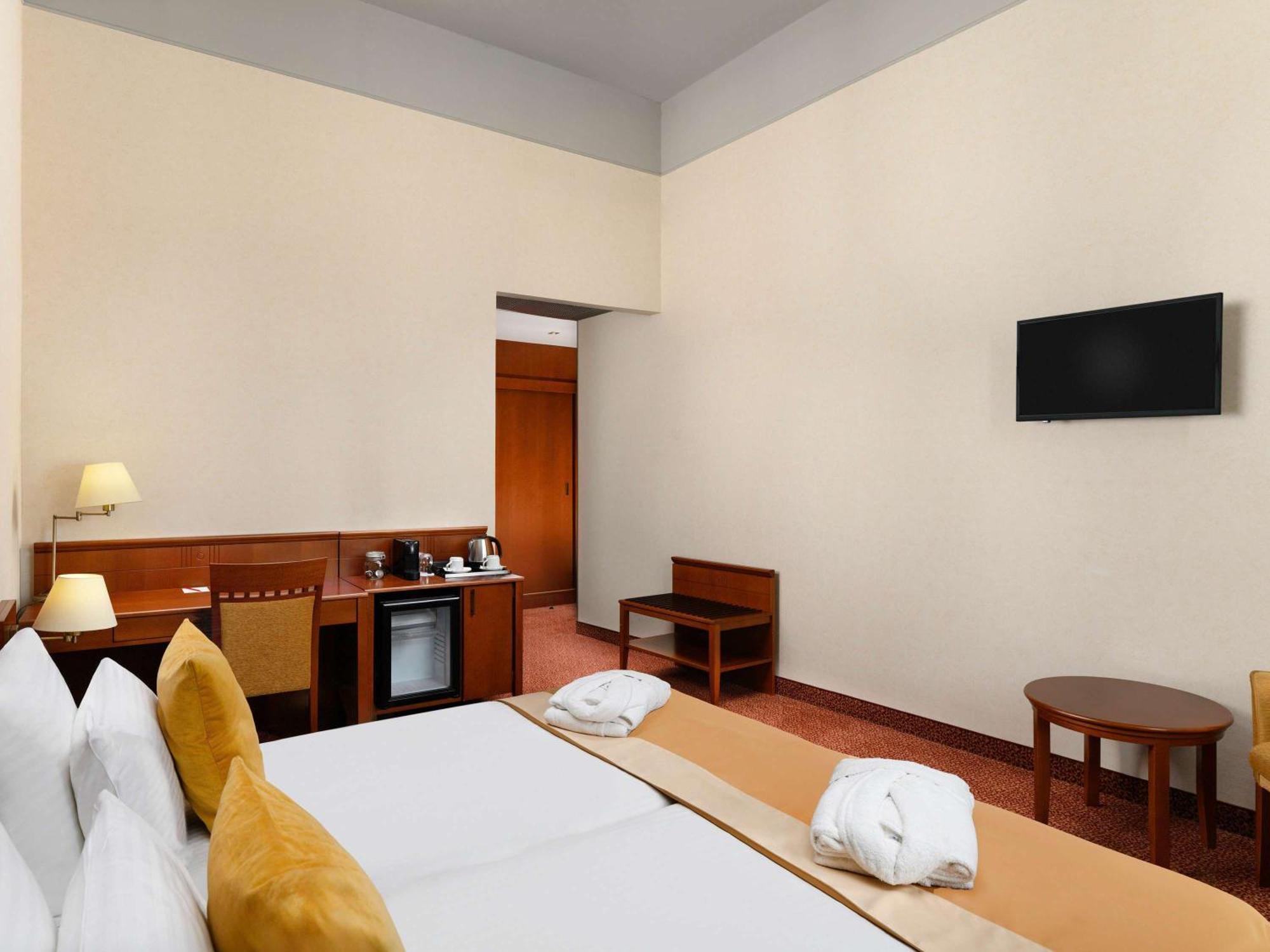 Mercure Szekesfehervar Magyar Kiraly Exteriör bild