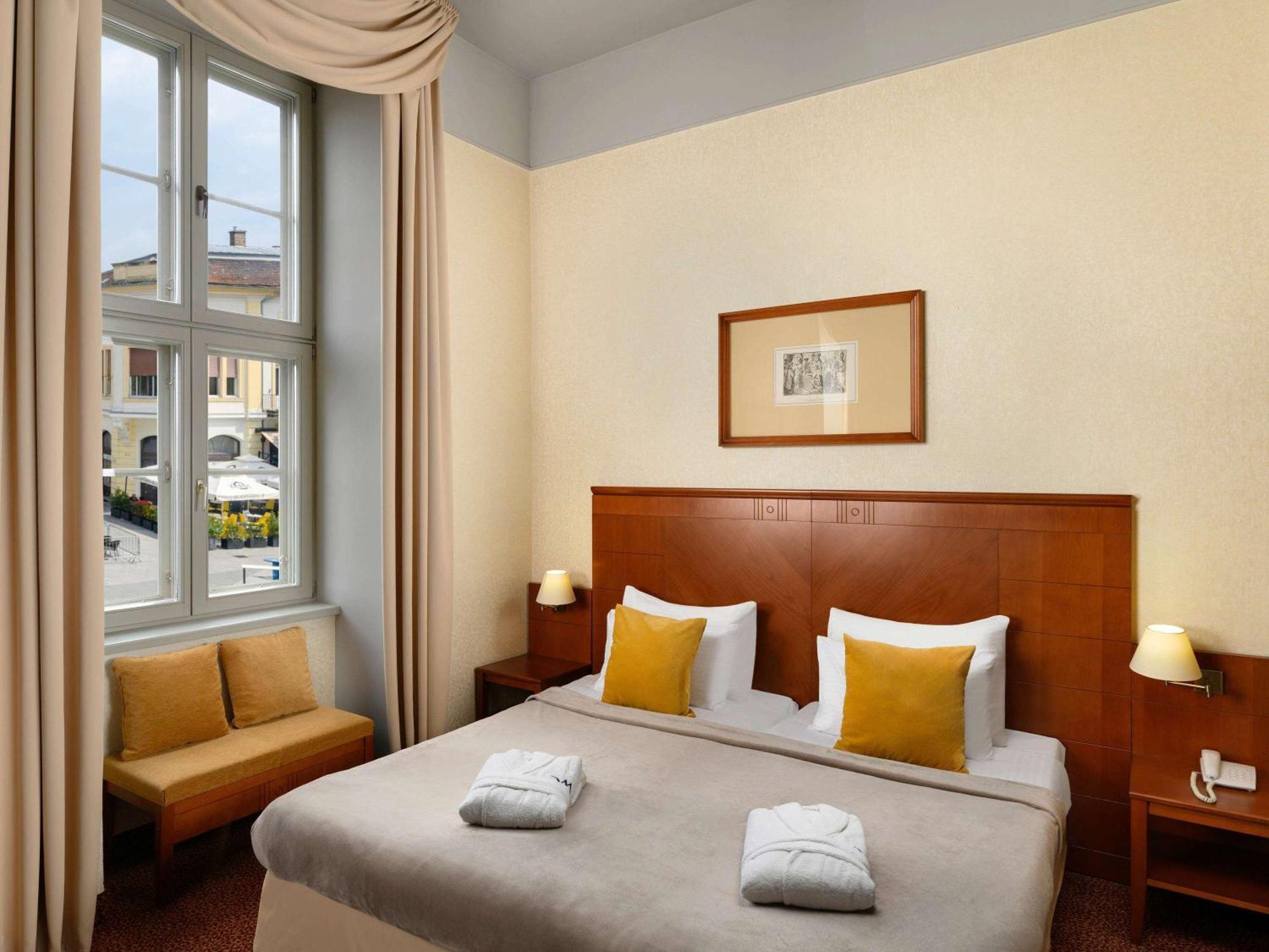Mercure Szekesfehervar Magyar Kiraly Exteriör bild