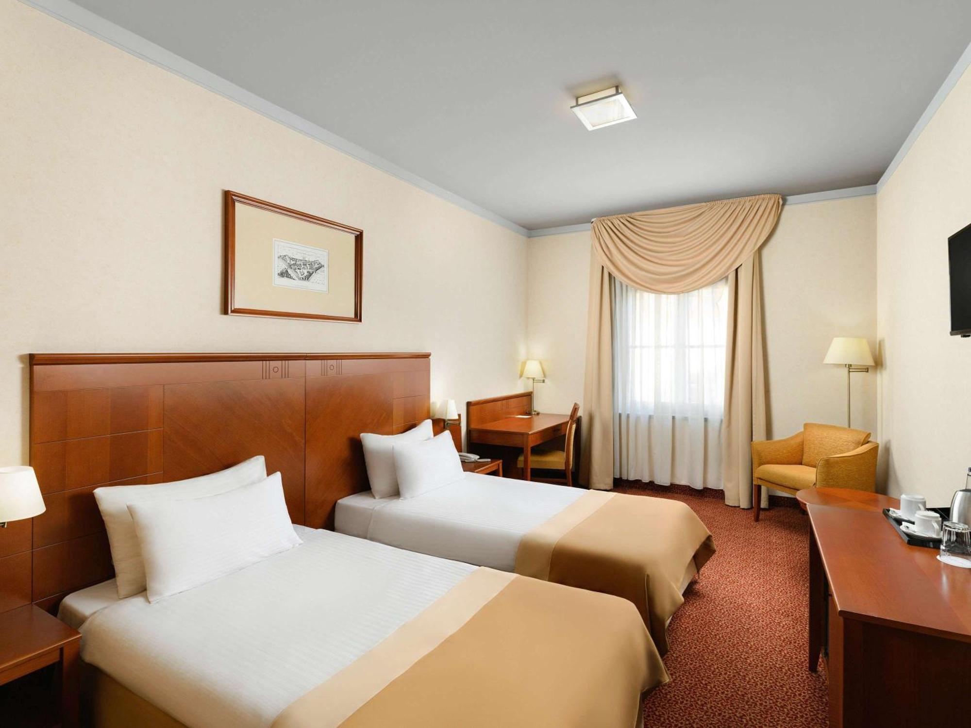 Mercure Szekesfehervar Magyar Kiraly Exteriör bild