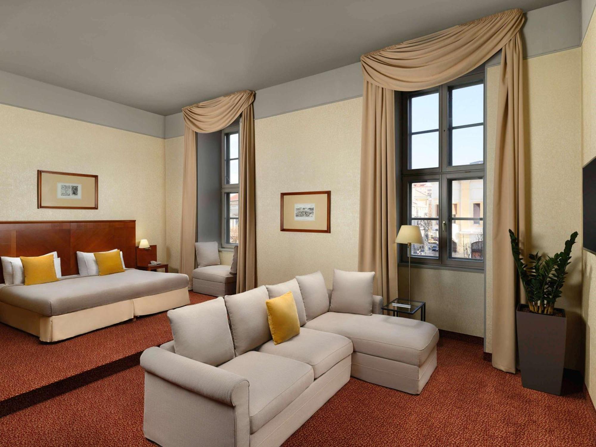 Mercure Szekesfehervar Magyar Kiraly Exteriör bild