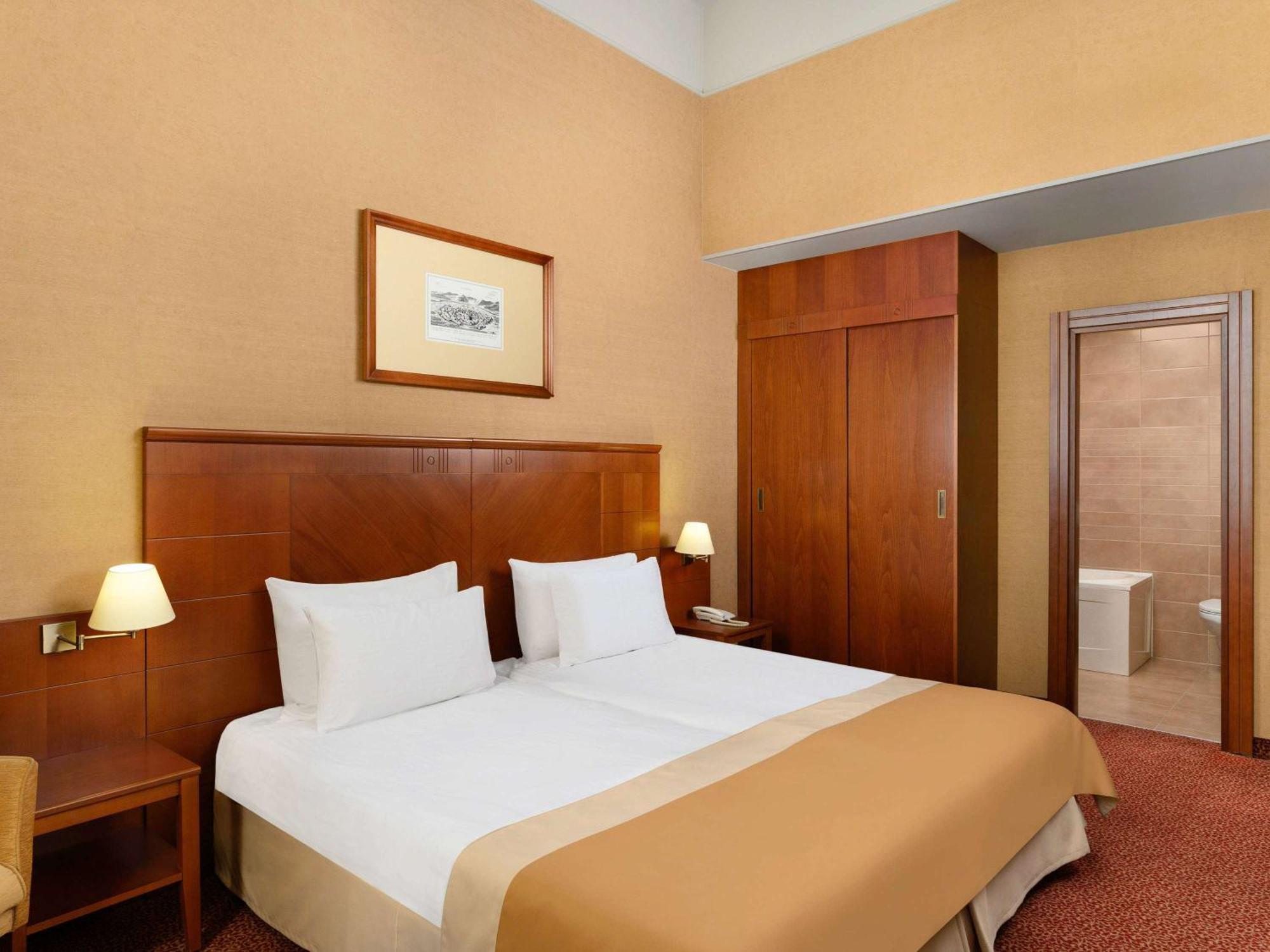 Mercure Szekesfehervar Magyar Kiraly Exteriör bild