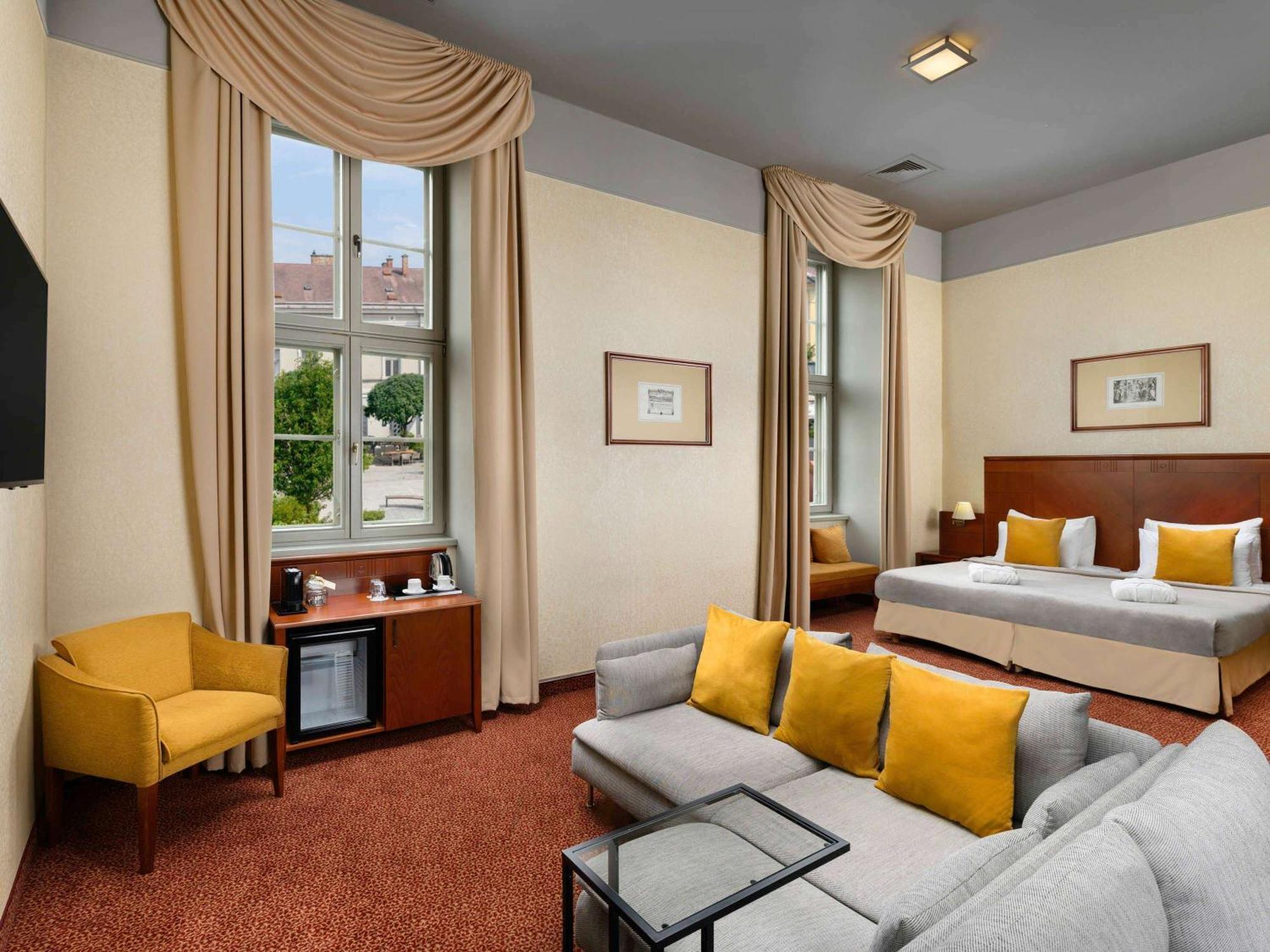 Mercure Szekesfehervar Magyar Kiraly Exteriör bild