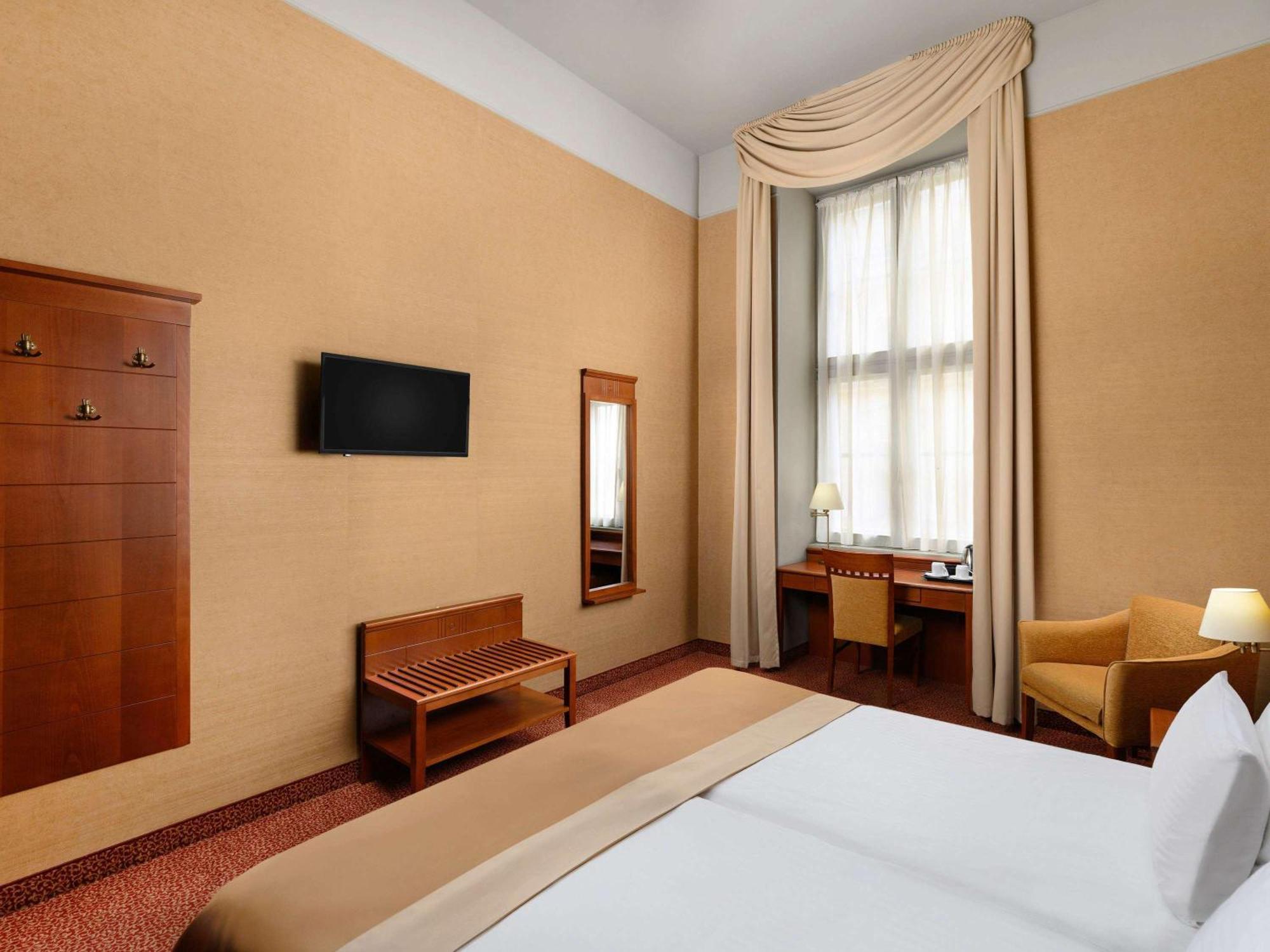 Mercure Szekesfehervar Magyar Kiraly Exteriör bild
