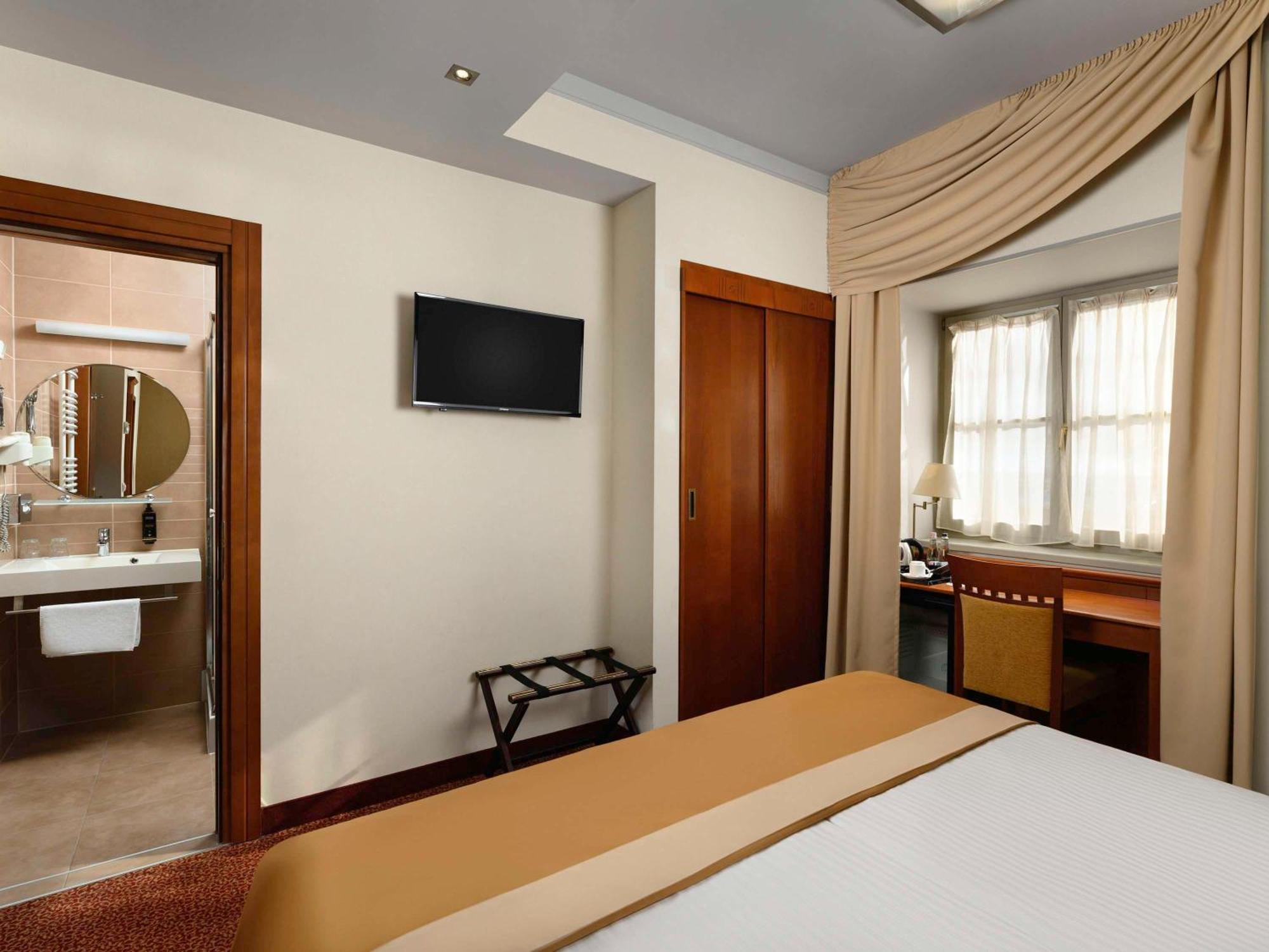 Mercure Szekesfehervar Magyar Kiraly Exteriör bild