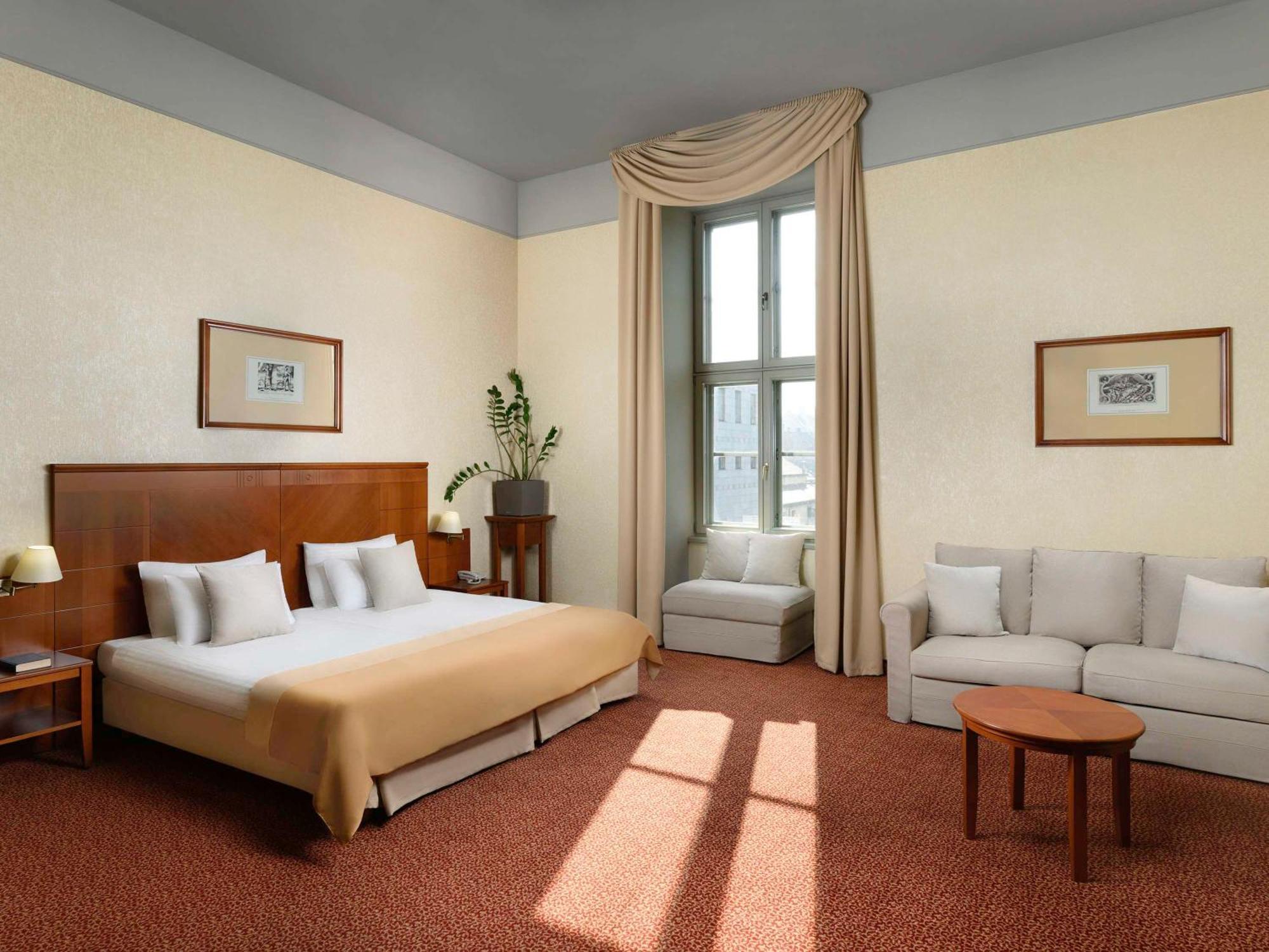 Mercure Szekesfehervar Magyar Kiraly Exteriör bild