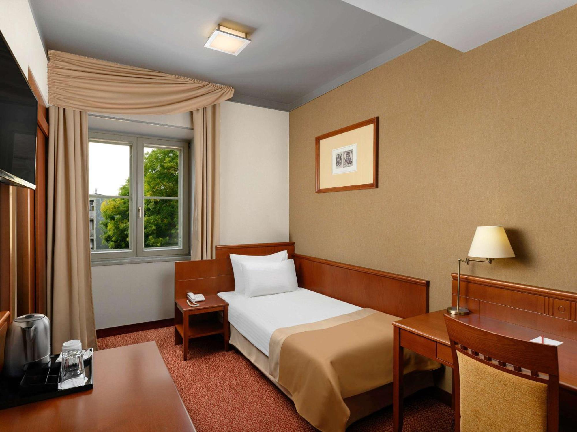 Mercure Szekesfehervar Magyar Kiraly Exteriör bild