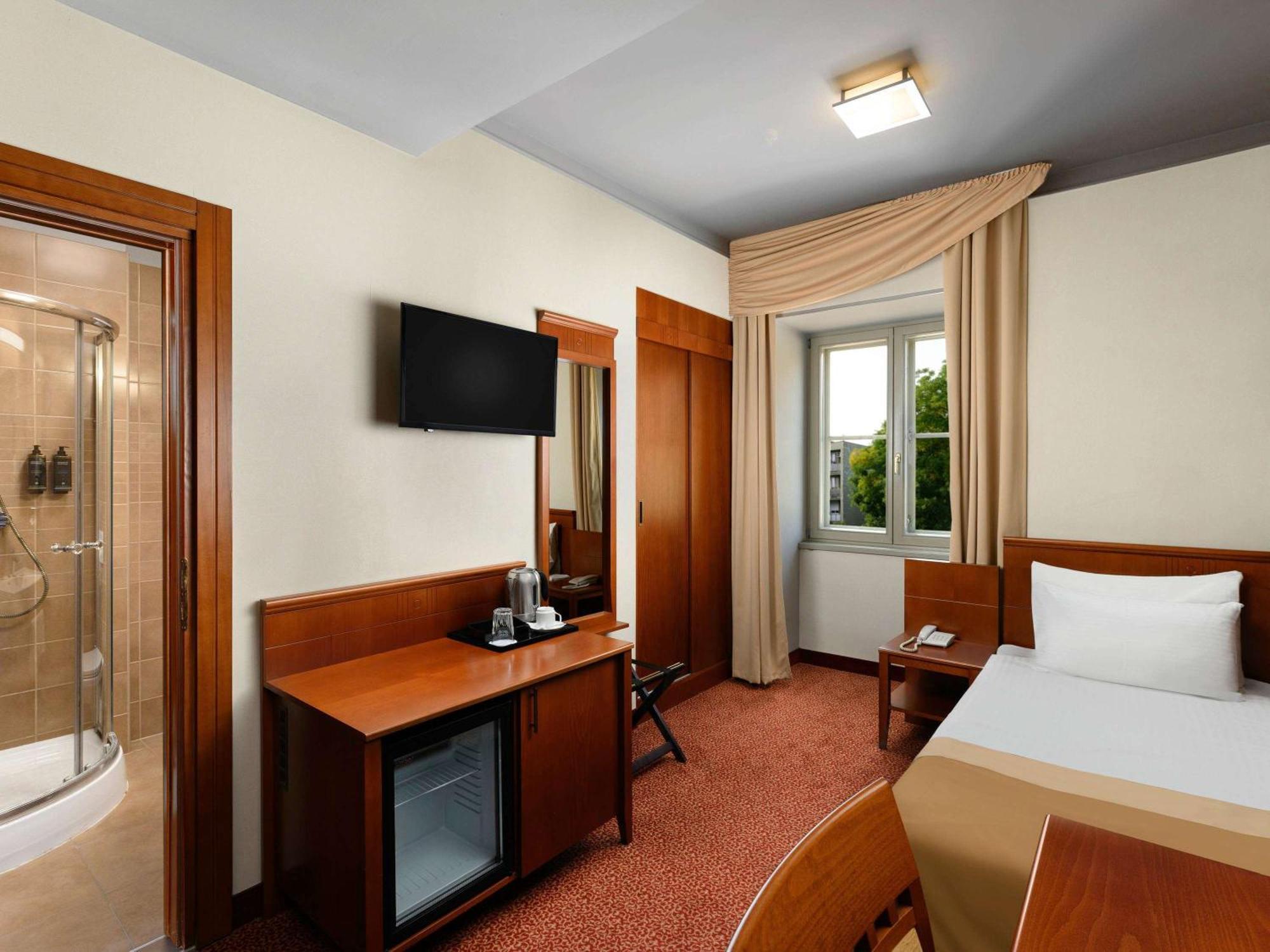 Mercure Szekesfehervar Magyar Kiraly Exteriör bild